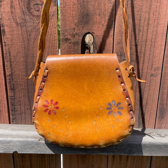 Vintage 70s leather tooled purse with flower design - Picture 4 of 4